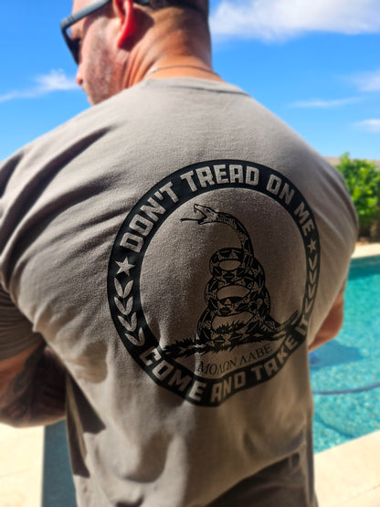 Short sleeve stone grey shirt with "Don't Tread on Me"