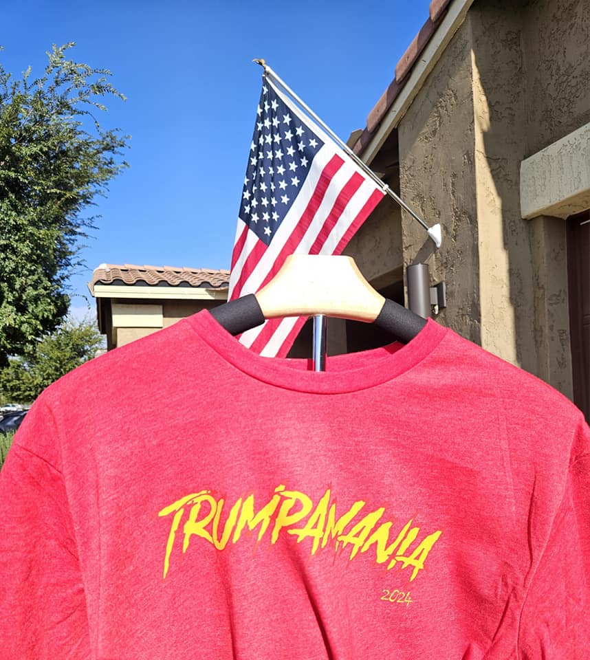 Short sleeve Trumpamania shirts